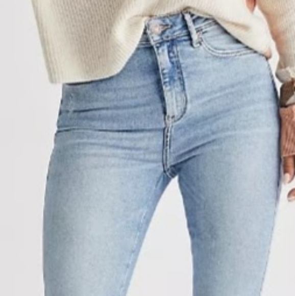 NWT Free People Distressed High Rise Jeans Size 24 Light Wash Raw Hem - Picture 9 of 12